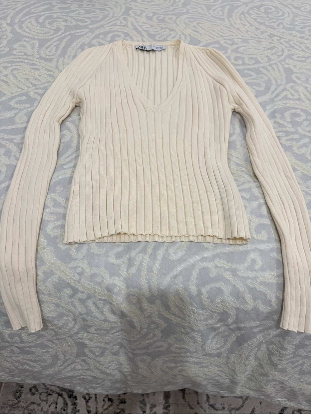 Zara Cream Ribbed V-Neck Sweater - Picture 3 of 4